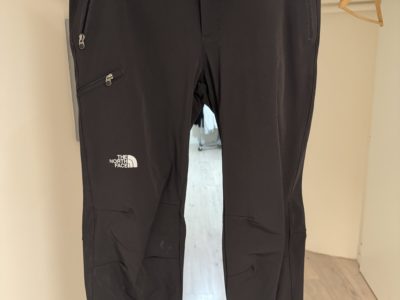 Pantalon The North Face taille 36 Homme