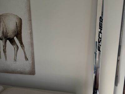 Set de ski de fond, bâtons + chaussures, casque et souliers de ski
